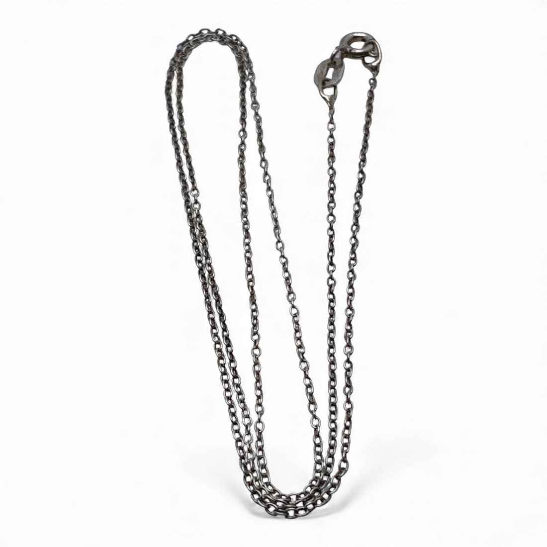 Sterling Silver Necklace: Marked 925 - 18" Long - 0.9 Grams