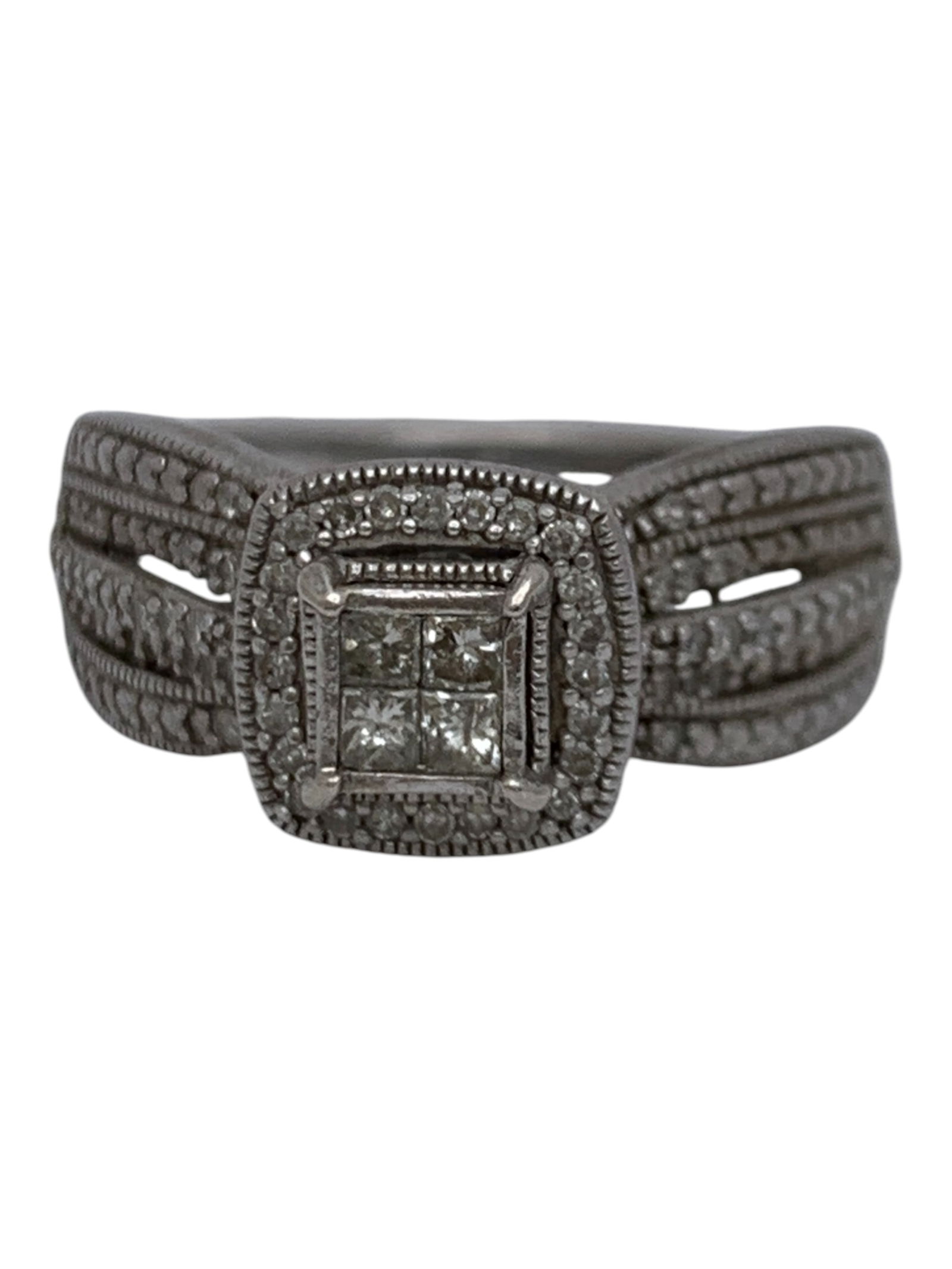 Sterling Silver Ring With Clear Stones: Marked 925 - Size 7 - 4.3 Grams