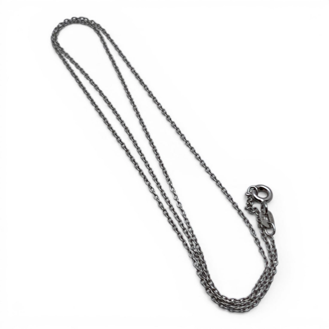 Sterling Silver Necklace: Marked 925 - 18" Long - 1.1 Grams