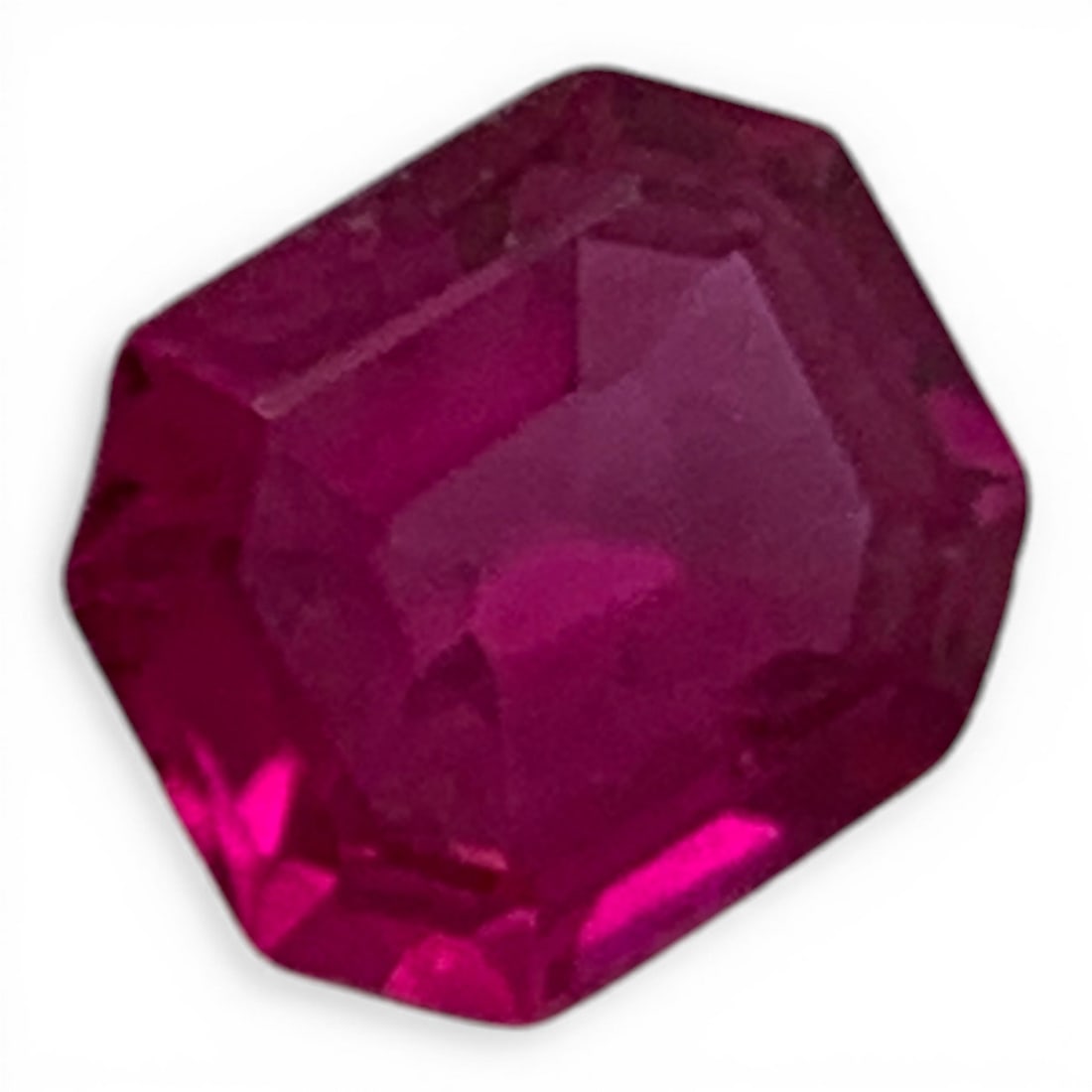 Faceted Pink Sapphire Gemstone - 3