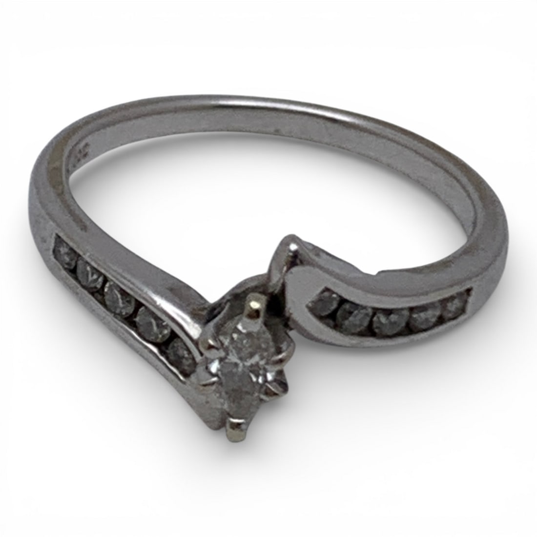 14k White Gold & Diamond Ring - 7