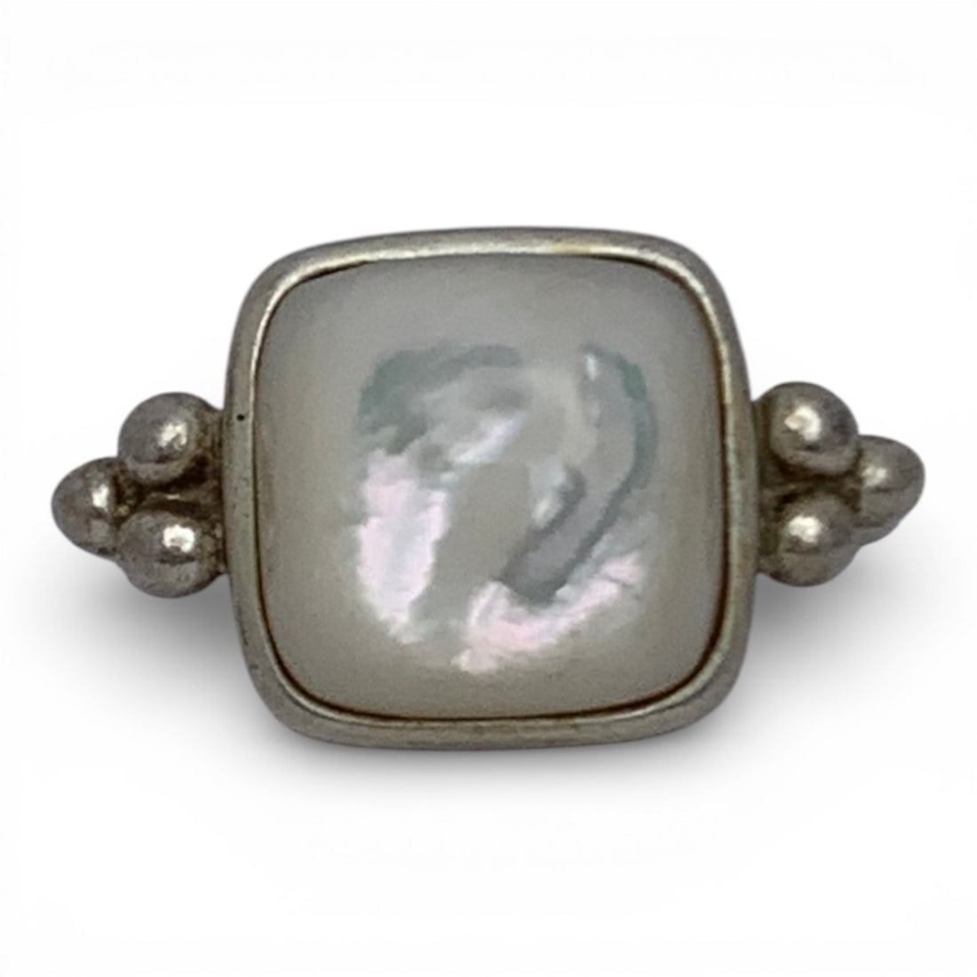 Sterling Silver & Mother Of Pearl Ring: Marked 925 - Size 6 - 4.5 Grams