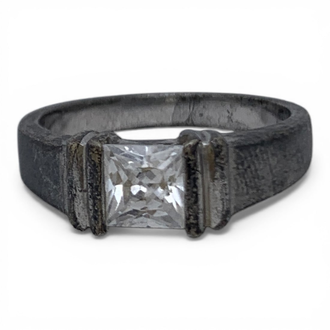 Sterling Silver & Clear Stone Ring: Marked 925 - Size 6 - 3.4 Grams