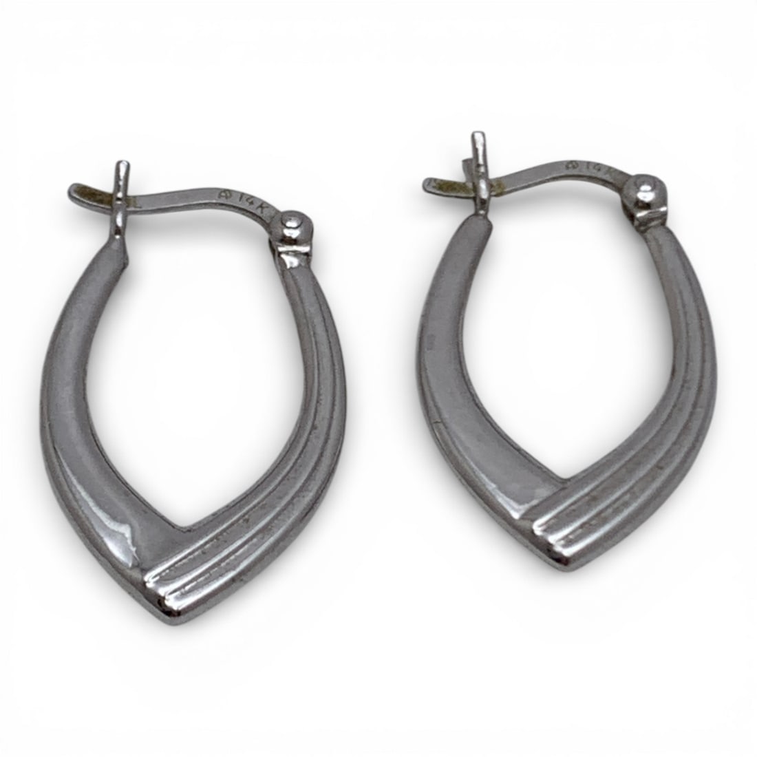 14k White Gold Earrings: Marked 14k - 7/8" Long - 0.8 DwtGemstones Tested With Presidium Gem Tester Il - Berners Does Not Guarantee Authenticity Of Gemstones