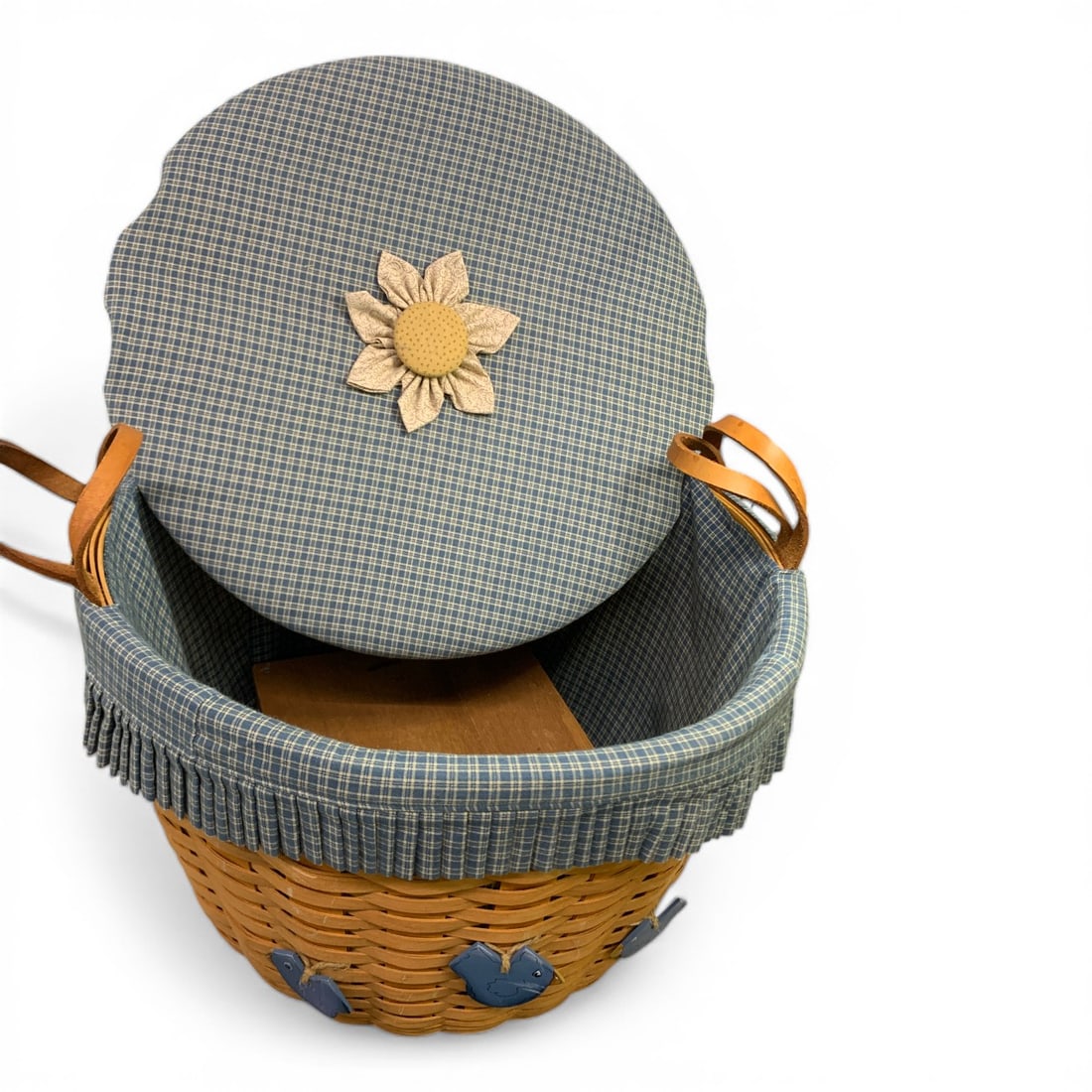 Large Longaberger Basket With Lid & Riser - 2