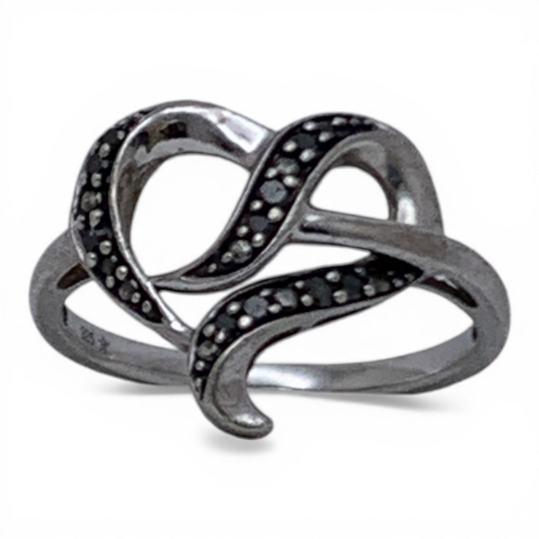 Sterling Silver Heart Ring With Black Stones: Marked 925 - Size 7 - 2.1 Grams