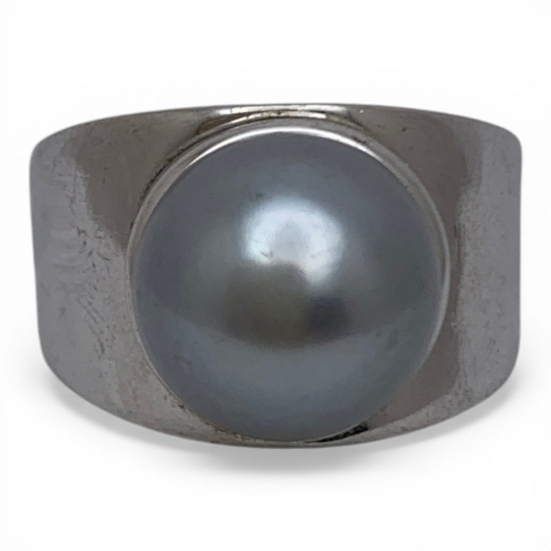 Sterling Silver & Pearl Ring: Marked 925 - Size 9 - 8.4 Grams