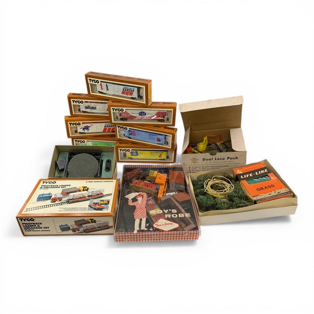 Large Group Of Train Toys And Miscellaneous: Group Of Tyco Train Cars And Piggyback Loader & Unloader Set, Ho Scale, In Original Boxes.Ideal Models Ho Scale Signal Bridge B-114.Misc. Cars And Accessories, See Photos.