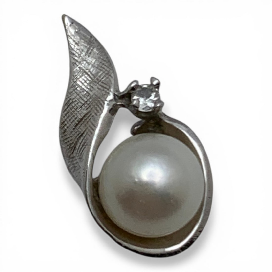 14k White Gold Pearl & Diamond Pendant: Tests 14k - 3/4" Long - 1.0 DwtGemstones Tested With Presidium Gem Tester Il - Berners Does Not Guarantee Authenticity Of Gemstones