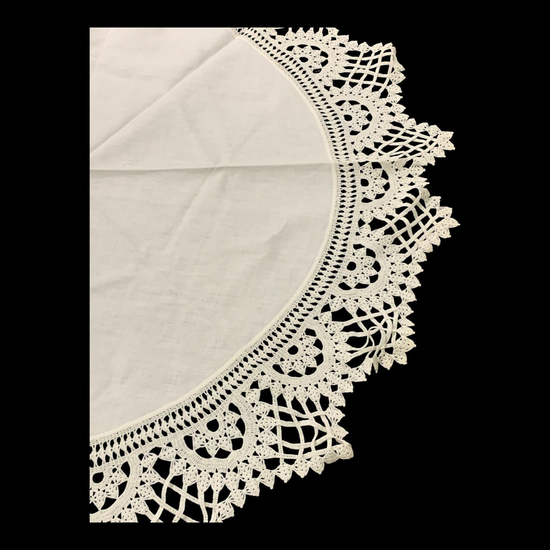Table Cloth With Lace Edge - 2