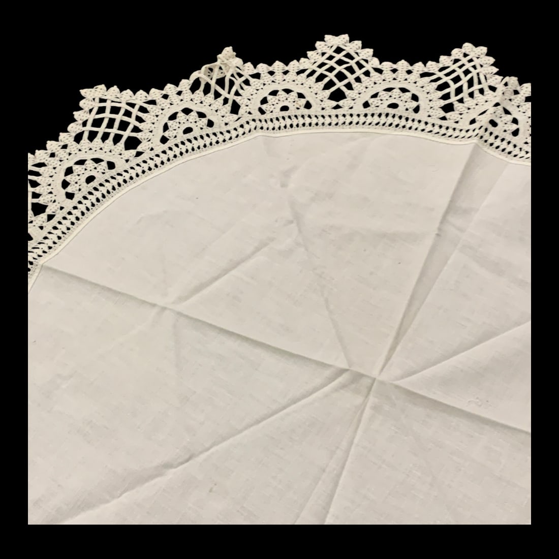 Table Cloth With Lace Edge - 4