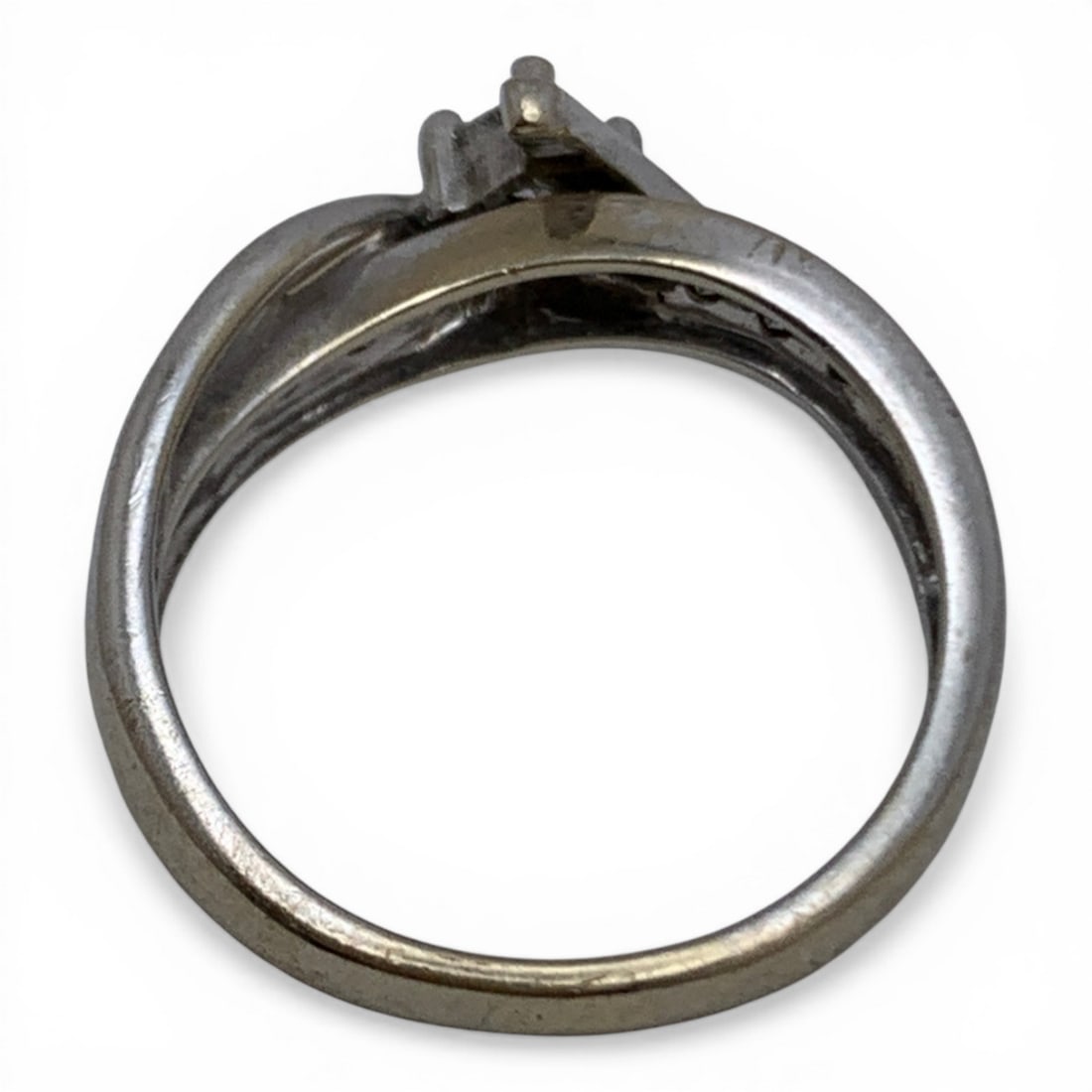 10k White Gold & Diamond Ring - 2