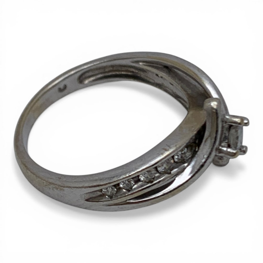 10k White Gold & Diamond Ring - 4