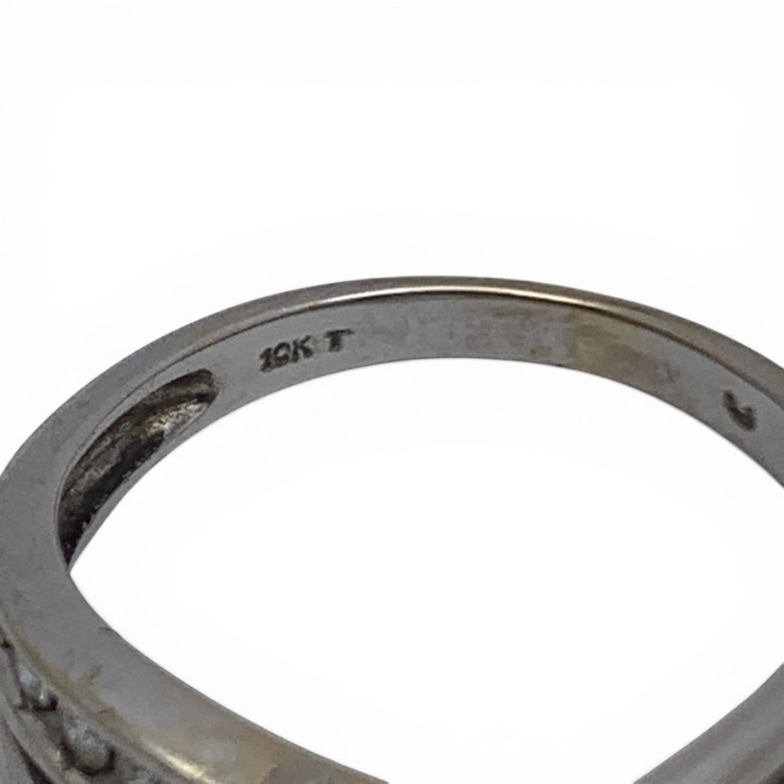 10k White Gold & Diamond Ring - 6