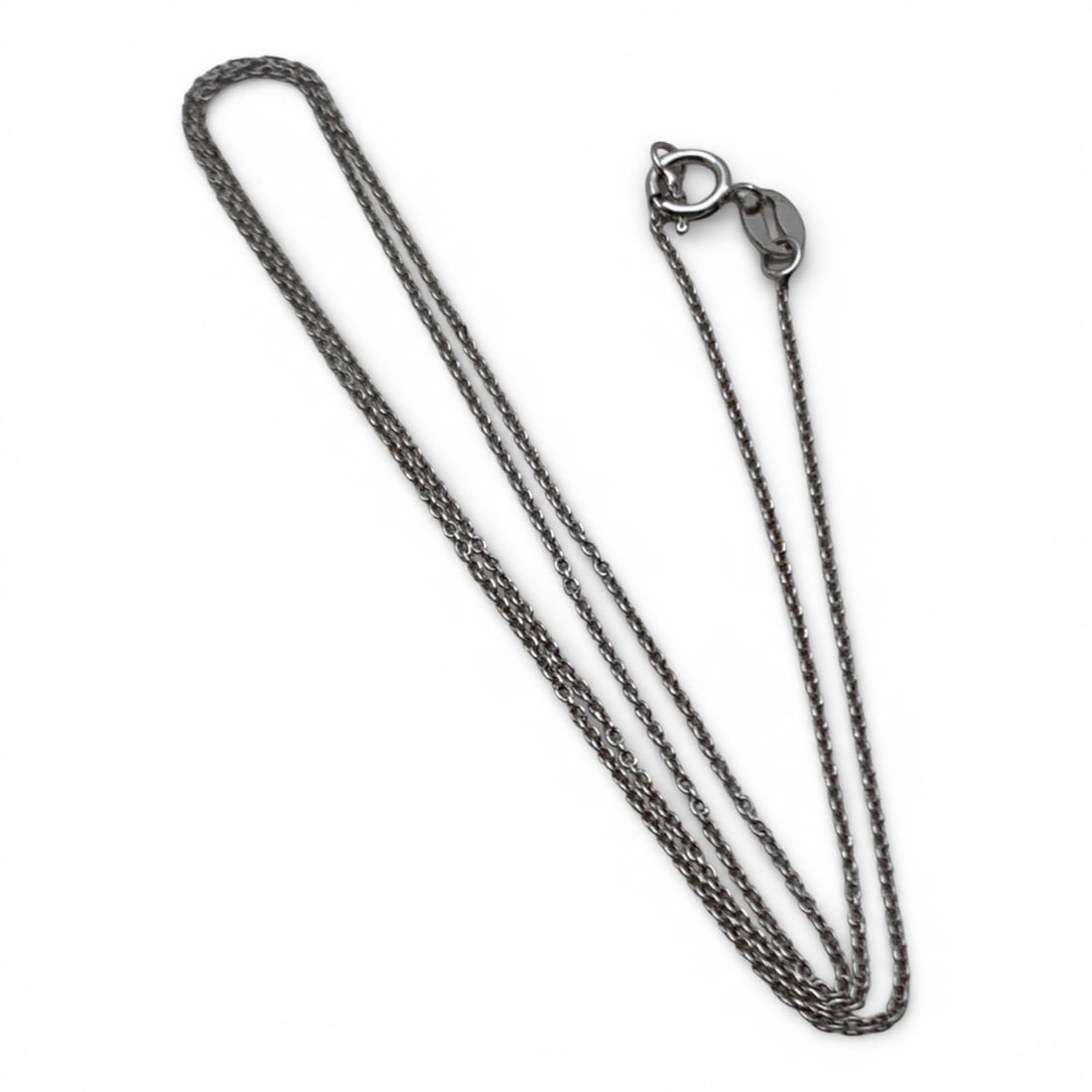 Sterling Silver Necklace: Marked 925 - 18" Long - 1.0 Grams