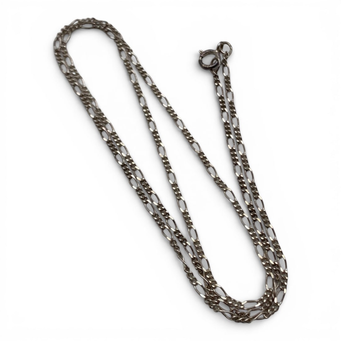 Sterling Silver Necklace: Marked 925 - 18" Long - 1.8 Grams