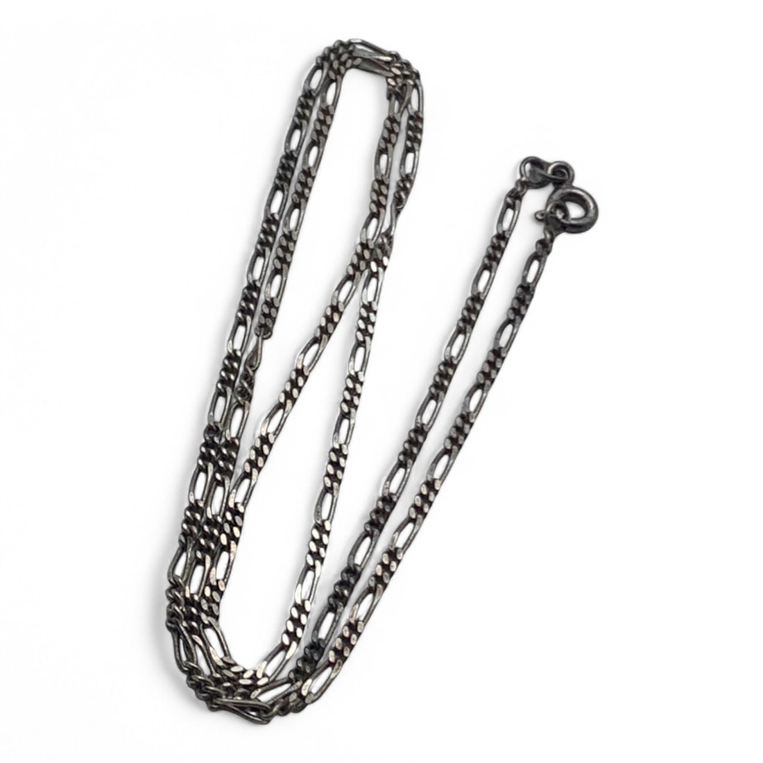 Sterling Silver Necklace: Marked 925 - 18" Long - 2.9 Grams