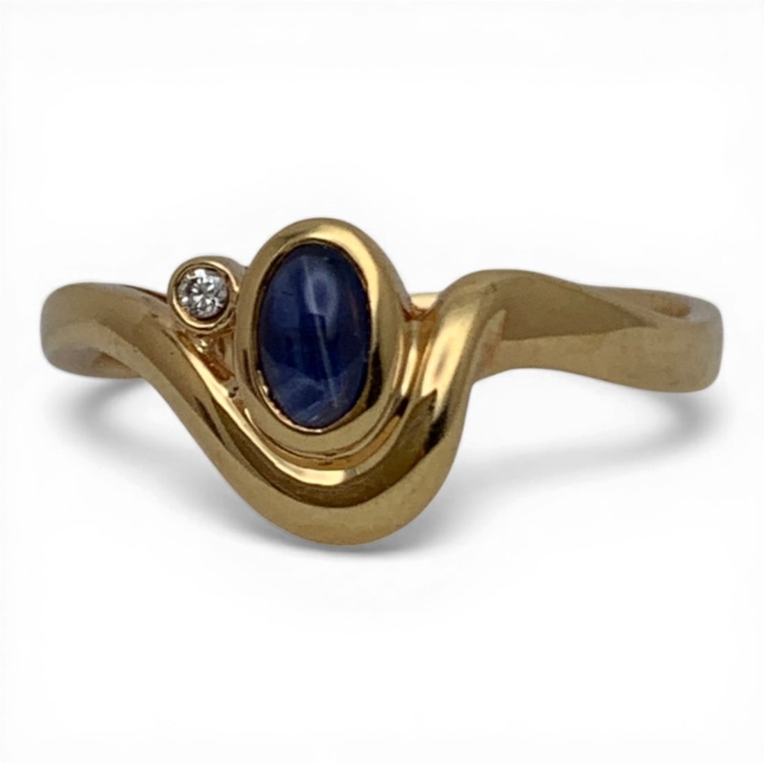 18k Yellow Gold Diamond & Topaz Ring: 18k Yellow Gold Ring Featuring 1 Oval Shaped Blue Topaz Gemstone & 1 Round Cut White Diamond Approx. 0.02ctMarked 18k - Size 6.25 - 1.9 DwtGemstones Tested With Presidium Gem Tester Il - Berners Does