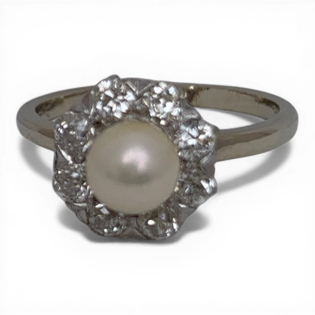 14k White Gold Pearl & Diamond Ring: 14k White Gold Ring Featuring A Center White Pearl Surrounded By 8 Round Cut White Diamonds Approx. 0.07ct Each. 0.56ctw Of Diamonds Tests 14k - Size 6.5 - 1.8 DwtGemstones Tested With Presidium Gem