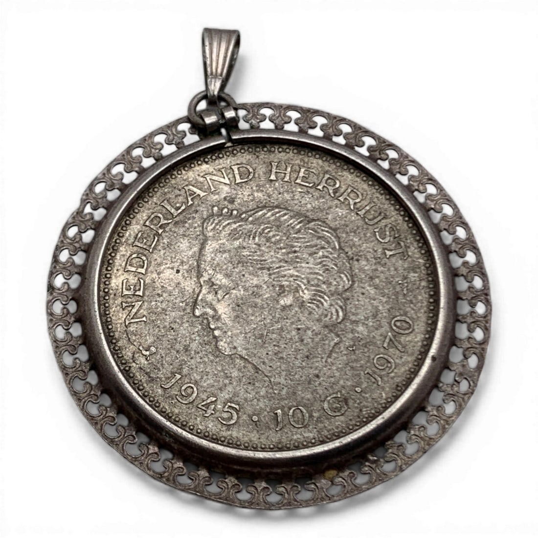 1970 Netherlands 10 Gulden Silver Coin Pendant: 1970 Netherlands 10 Gulden Silver Coin Set In A Sterling 925 Silver Pendant Coin Is 72% Silver Content, Pendant Is 92.55 Silver ContentMarked: Nederland Herrijst, 1945 10 G 1970 - 2 1/4" Long - 32.0