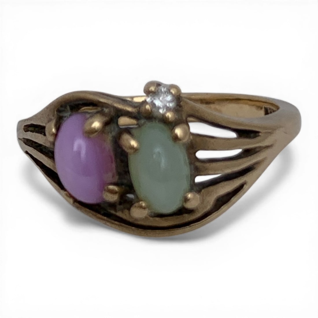 10k Yellow Gold Diamond & Star Sapphire Ring: 10k Yellow Gold Ring Featuring 1 Pink & 1 Green Star Sapphire Cabochons & 1 Round Cut 0.03ctMarked 10k - Size 7 - 2.3 DwtGemstones Tested With Presidium Gem Tester Il - Berners Does Not - Guarantee