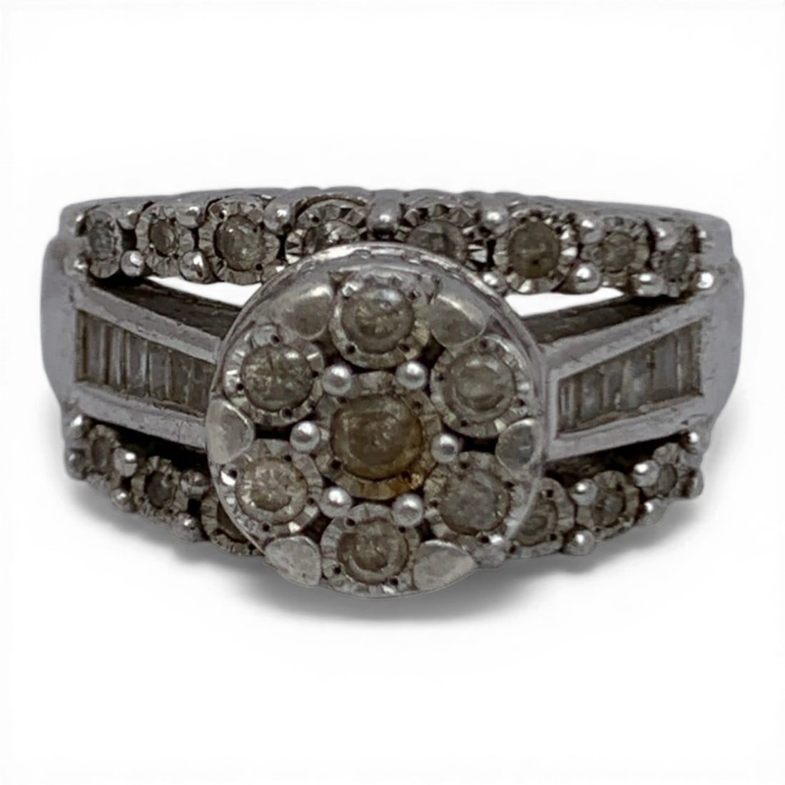 Sterling Silver & Clear Stone Cluster Ring: Sterling Silver Ring Featuring A Raised Plateau Of Clear Stones With Clear Stones Surrounding It On A Lower Level Marked: 925 - Size 7 - 7.1 Grams