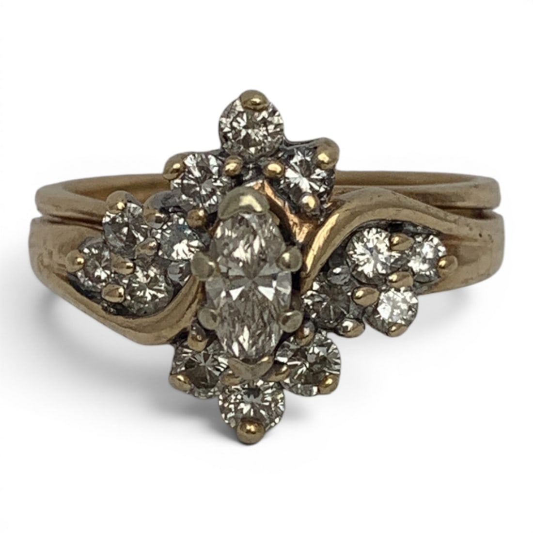 Vintage 14k Yellow Gold & Diamond Wedding Set: Vintage 14k Yellow Gold Wedding Set Featuring 1 Marquise Cut Center Set Diamond Approx. 0.35ct Surrouneded By 14 Round Cut Diamonds Incresing In Size From The Bottom Of The Bezel To The Bottom Of The 