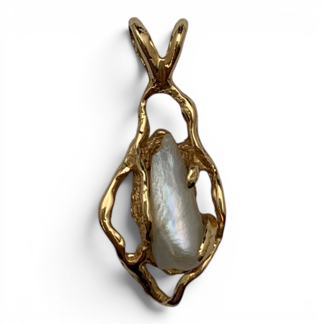 14k Yellow Gold & Pearl Pendant: 14k Yellow Gold Pendant With An Open Work Random Design Featuring A Mother Of Pearl ShardTests 14k - 7/8" Long - 0.9 DwtGemstones Tested With Presidium Gem Tester Il - Berners Does Not Guarantee Authe