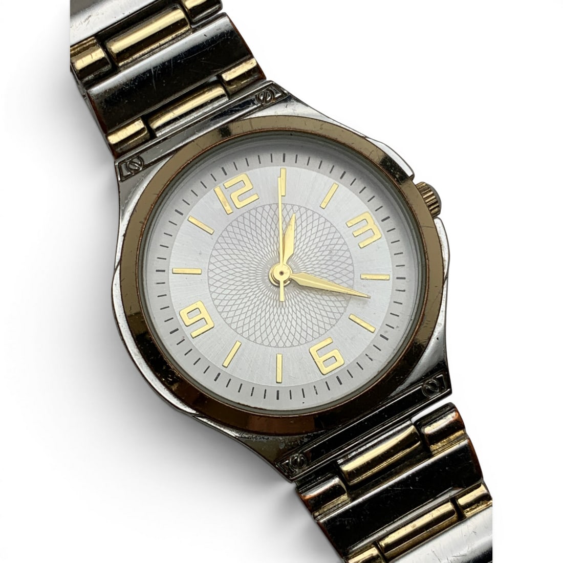 Vintage Silver & Gold Tone Wrist Watch: Marked On Back: Base Metal Bezel, Stainless Steel Back Marked On Band: Stainless Steel30mm Face Diameter