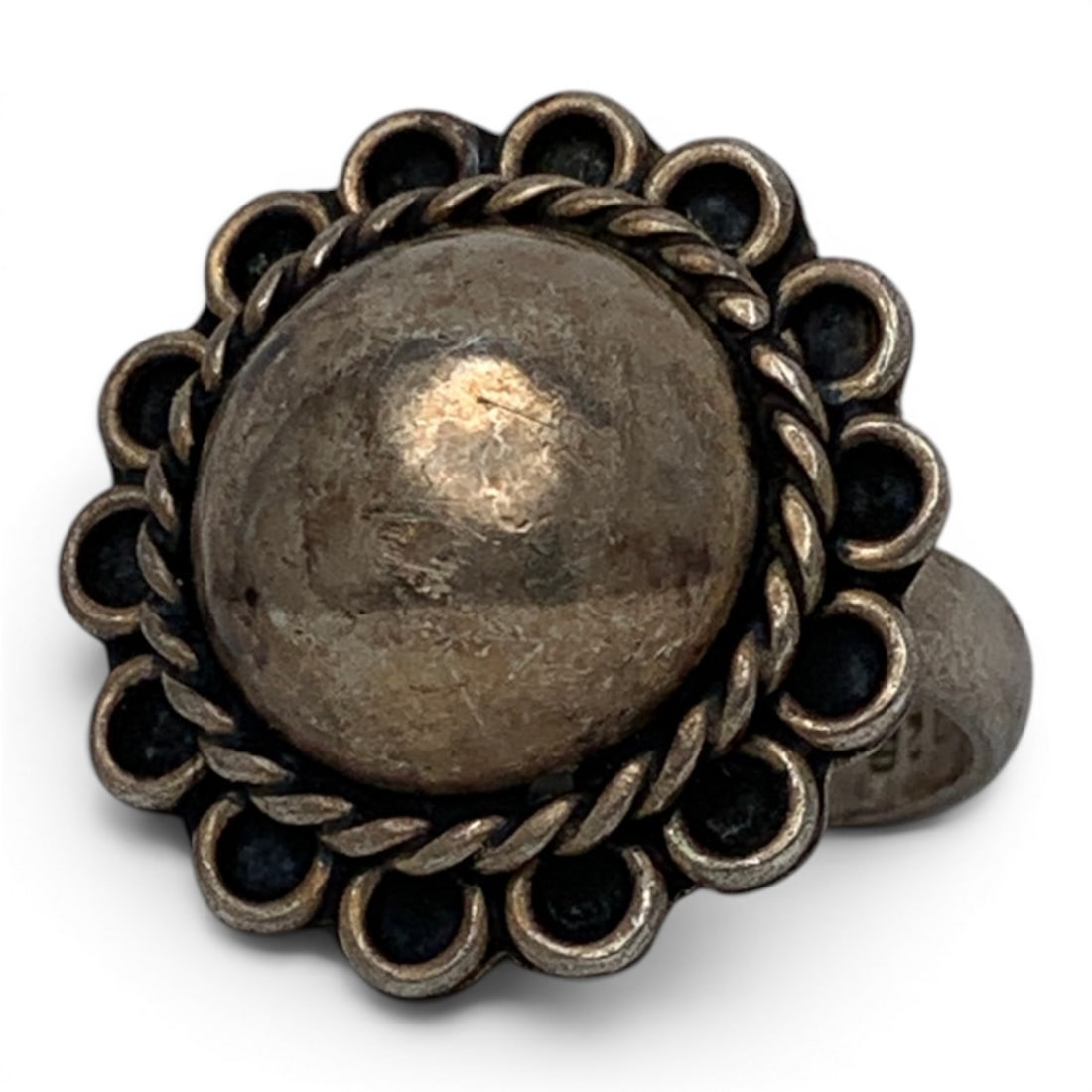 Vintage Sterling Silver Floral Ring: Vintage Sterling Silver Ring With A Floral DesignMarked: 925 - Size 5.5 - 6.4 Grams