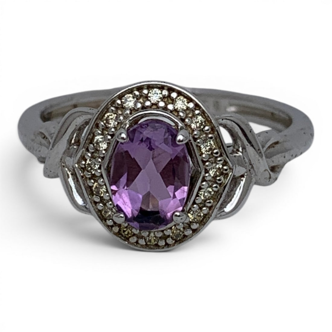 Sterling Silver Clear & Purple Stone Ring: Sterling Silver Ring Featuring Clear Stones & 1 Center Set Purple Stone Marked: 925 - Size 8 - 2.9 Grams