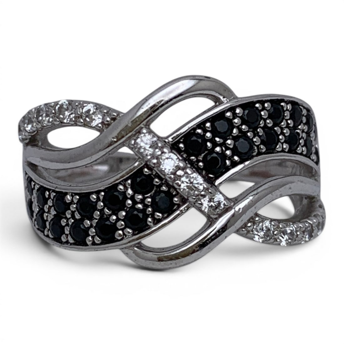 Sterling Silver Ring With Black & Clear Stones: Sterling Silver Ring Featuring Black And Clear Stones In A Crisscross PatternMarked: 925 - Size 6.25 - 3.6 Grams