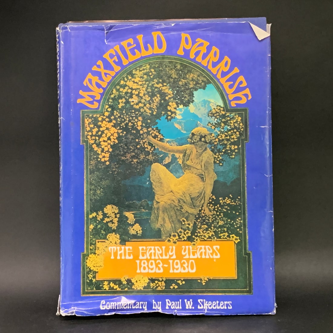 Maxfield Parish The Early Years 1893-1930: By: Paul W. SkeetersPublished By: Chartwell Books Inc.Copyright: 1921Hardcover With Dust Cover - Dust Cover Shows Damage14 1/4" X 10 1/4"