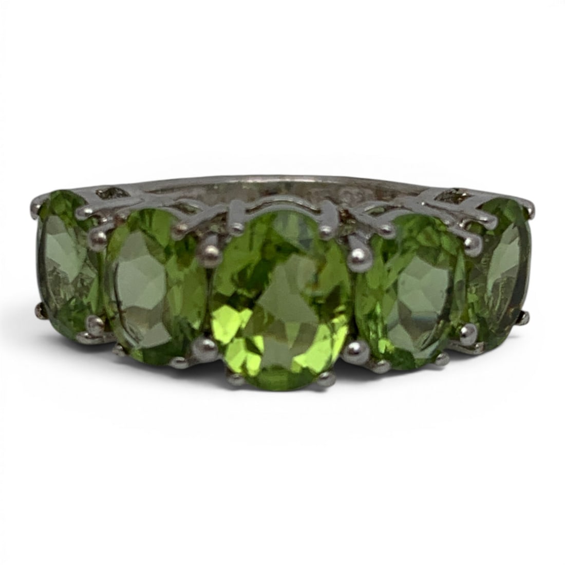 Sterling Silver Ring With 5 Green Stones: Sterling Silver Ring Featuring 5 Oval Cut Green Stones Marked: 925 - Size 7 - 3.5 Grams