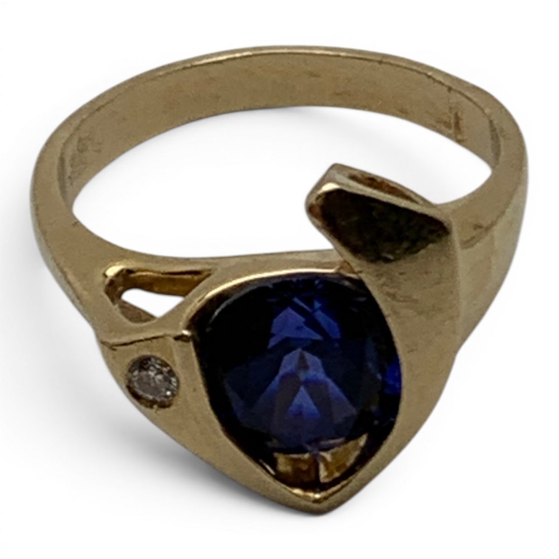 14k Yellow Gold Diamond & Sapphire Ring: 14k Yellow Gold Ring Featuring A Prominent Round Cut Blue Sapphire & A Round Cut Earth Mined Diamond Approx. 0.05ct.Marked 14k - Size 7.5 - 3.9 DwtGemstones Tested With Presidium Gem Tester Il -