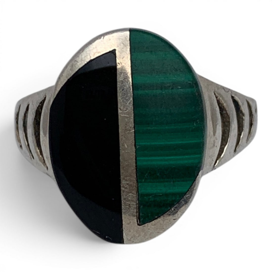 Sterling Silver Black Onyx & Malachite Ring: Sterling Silver Ring Featuring 2 Semi Circle Stones Of Black Onyx & Malachite Marked: Sterling - Size 7 - 6.3 Grams