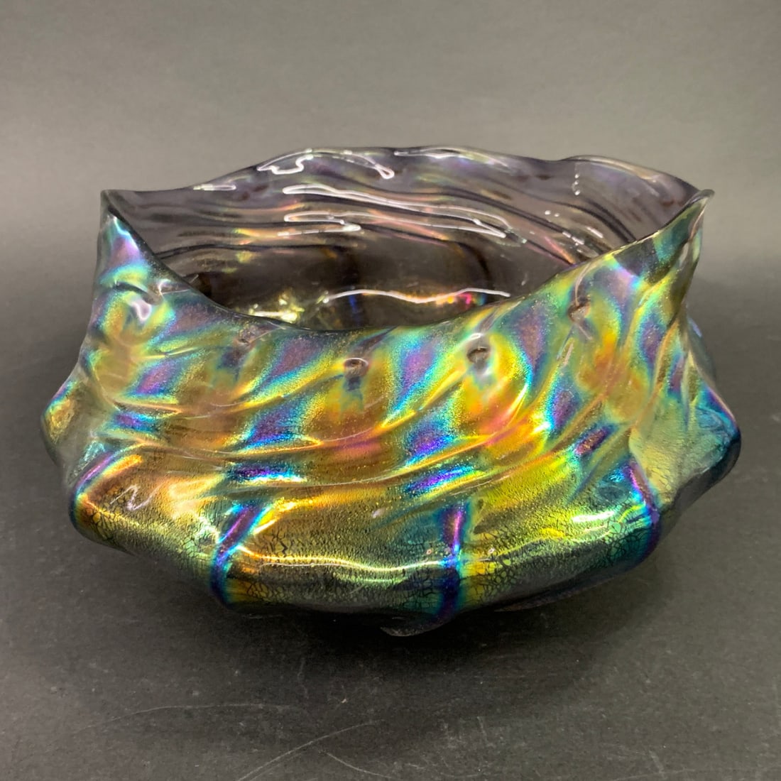 Lundberg Studios Iridescent Art Glass Shell Bowl (1 of 13)