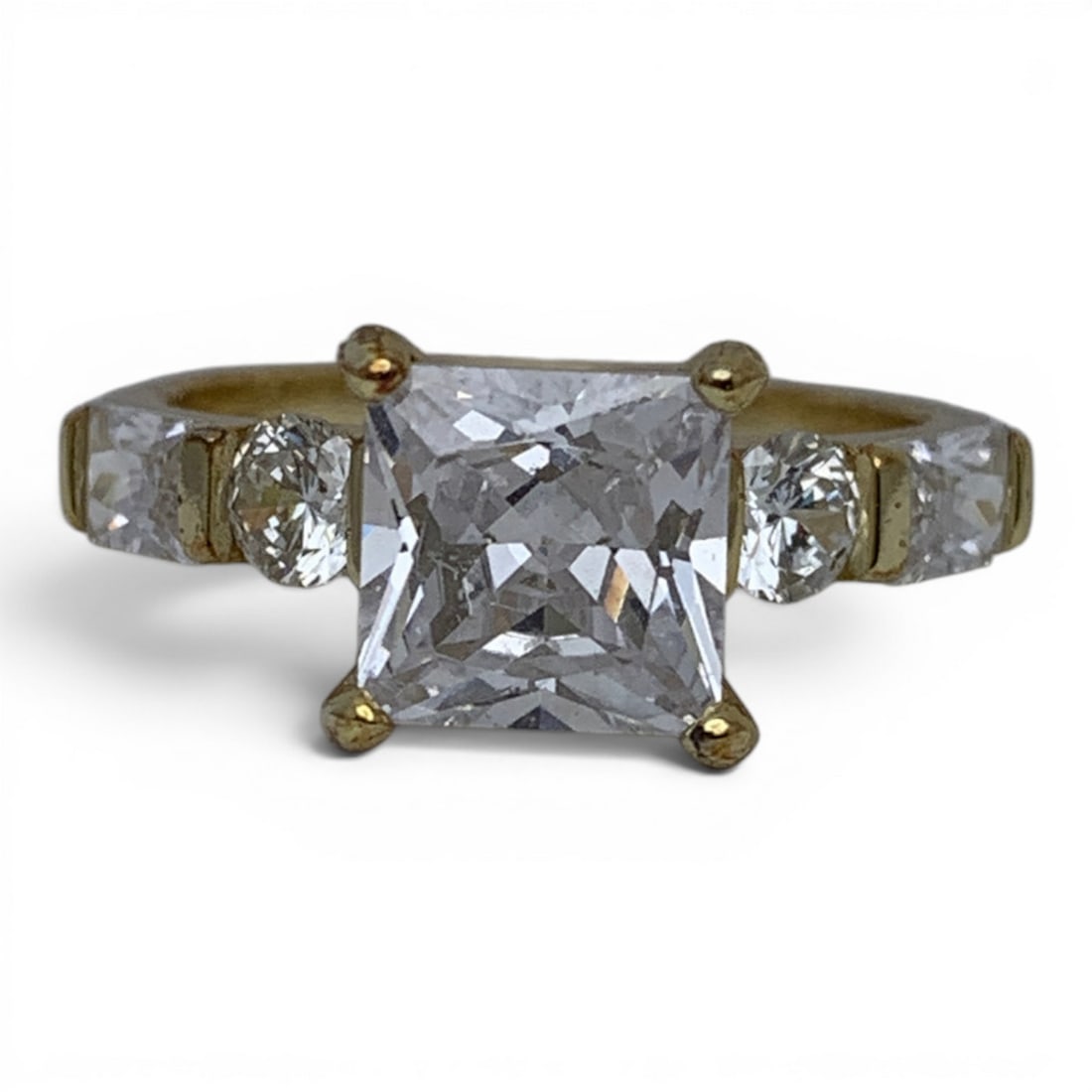 Sterling Silver Gold Tone Ring With Clear Stones: Sterling Silver Gold Tone Ring Featuring Clear Stones Marked: 925 - Size 6 - 2.8 Grams