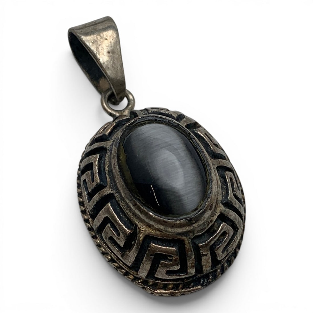 Vintage Sterling Silver & Grey Stone Pendant: Vintage Sterling Silver Pendant Featuring An Oval Cut Grey StoneMarked: 925 - 1 5/8" Long - 8.8 Grams