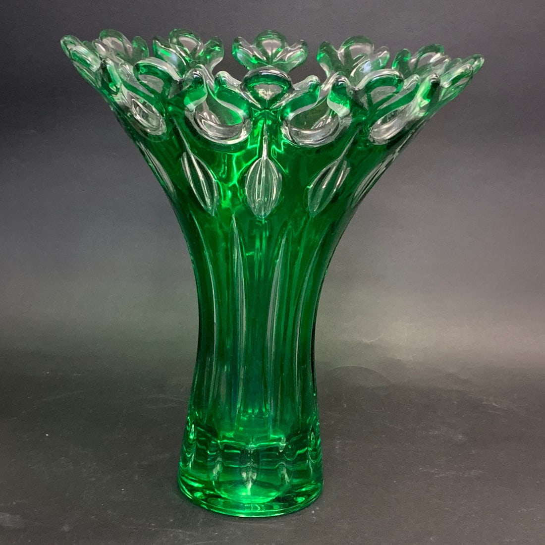 Emerald Green Shannon Crystal Vase (1 of 8)