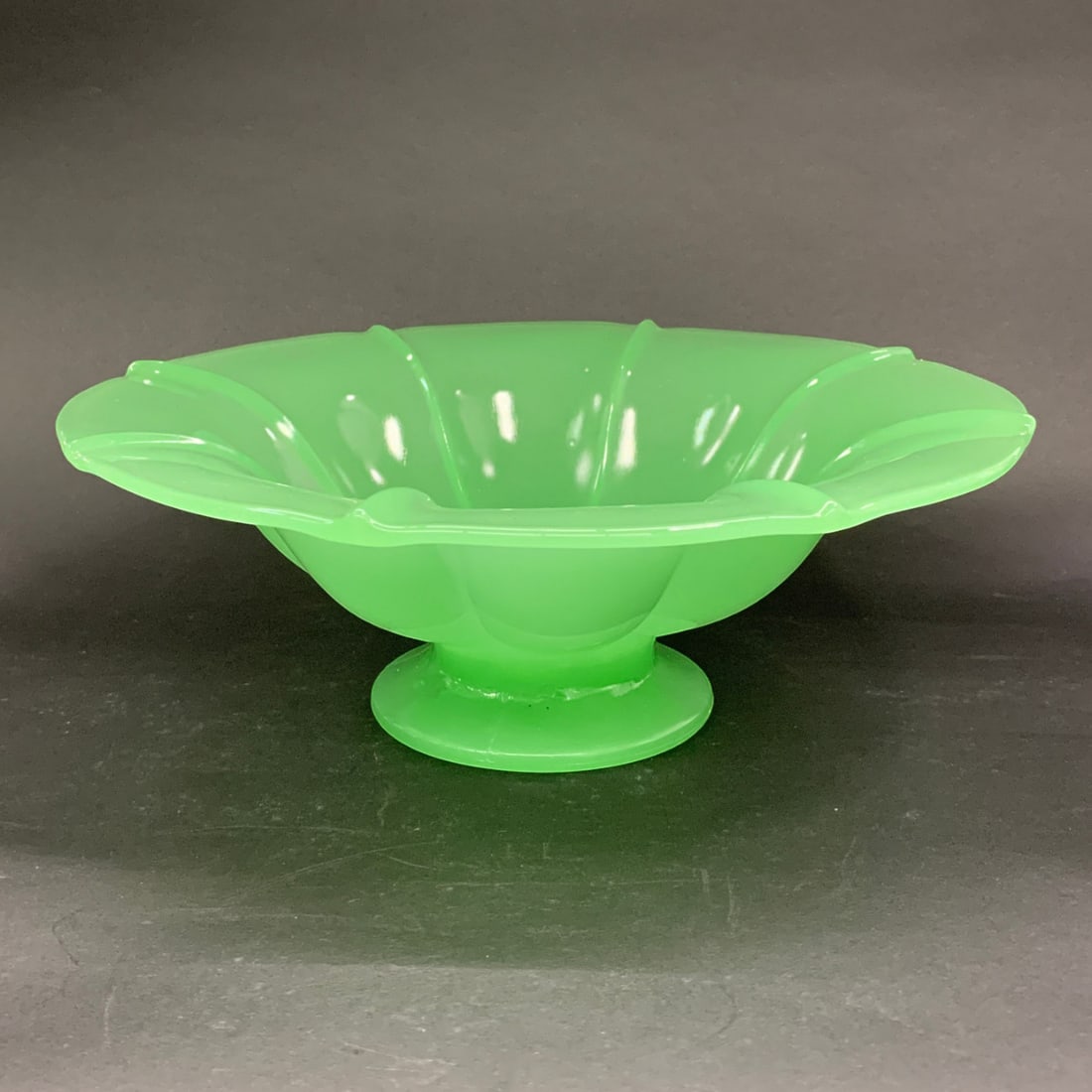 Vintage Emerald Green Footed Bowl: Large Vintage Emerald Green Art Glass Footed Bowl3 3/4" Tall, 10 1/2" Diameter