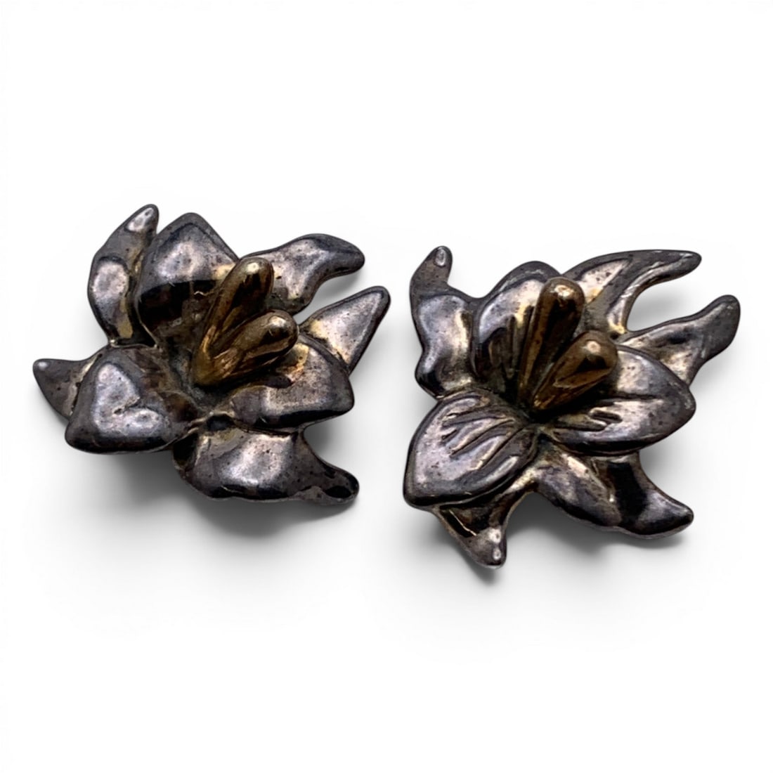 Pair Of Sterling Silver Floral Clip Earrings: Pair Of Sterling Silver Floral Clip Earrings Marked: 925 - 1 3/4" Long - 22.4 Grams