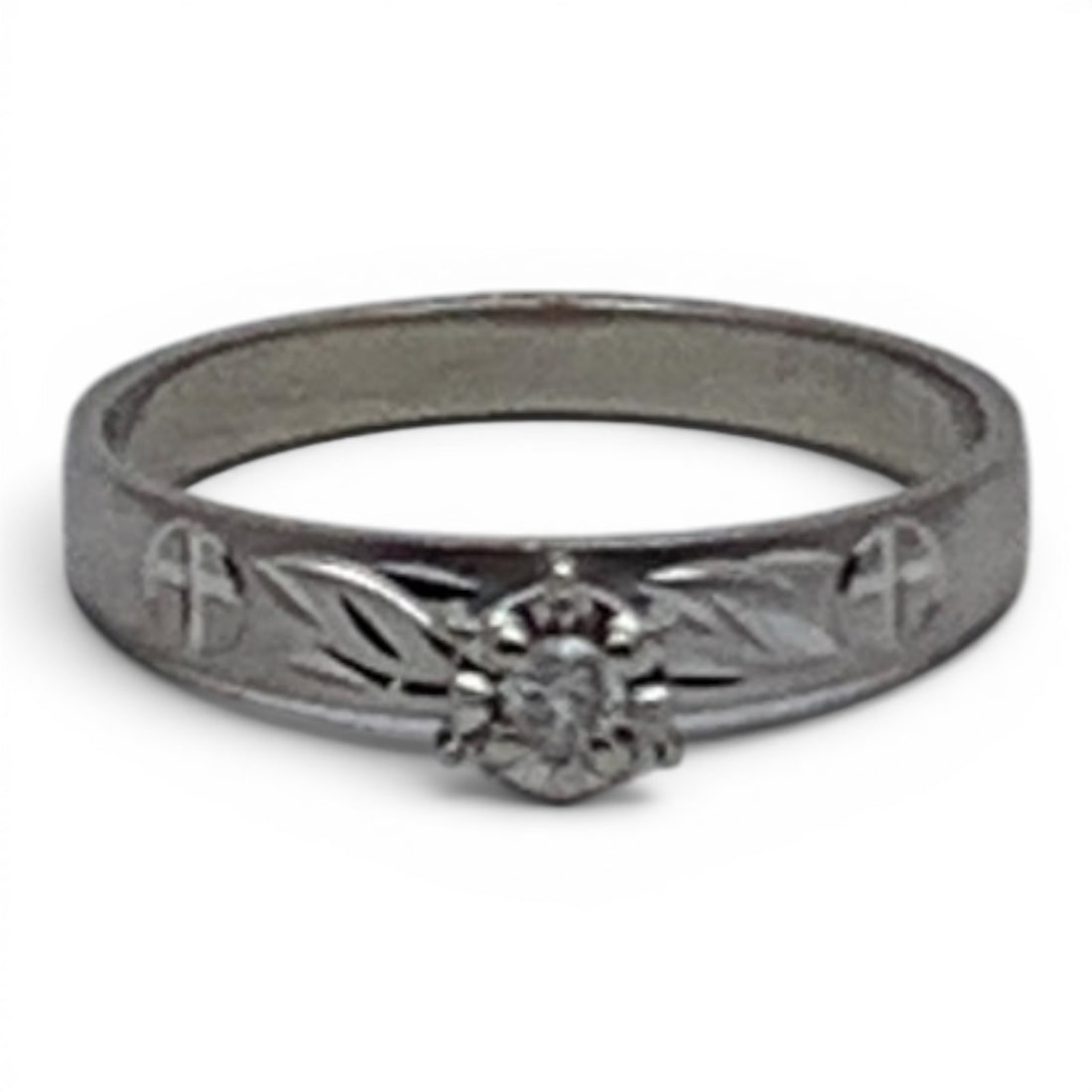 10k White Gold & Solitaire Diamond Ring: 10k White Gold Ring With An Etched Design Along The Band And Featuring A Round Cut Solitaire DiamondMarked: 10k - Size 7 - 1.3. Dwt