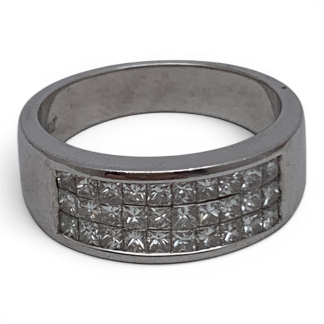 18k White Gold & Cluster Diamond Ring: 18k White Gold Ring Featuring 30 Princess Cut Earth Mined Diamonds Approx. .035ct Each.Marked: 18k - Size 7 - 4.6 DwtGemstones Tested With Presidium Gem Tester Il - Berners Does Not Guarantee Authenti