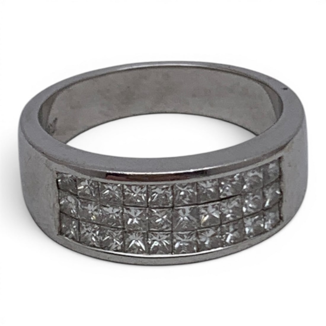 18k White Gold & Cluster Diamond Ring - 2