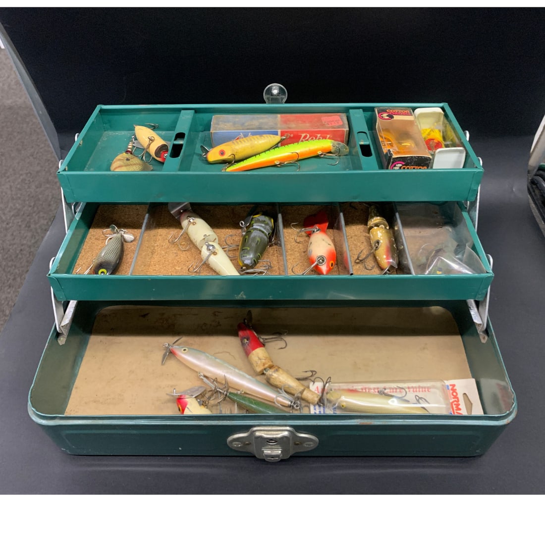 Vintage Fishing Lures & Grip Loc Tackle Box: 14.75" Long Tackle Box Marked Walton Products, Inc. Grip Loc Tackle & Tool Boxes.With Large Group Of Vintage Lures. See Photos. Lures Including Reb 1, Cotton Ordell, Misc.