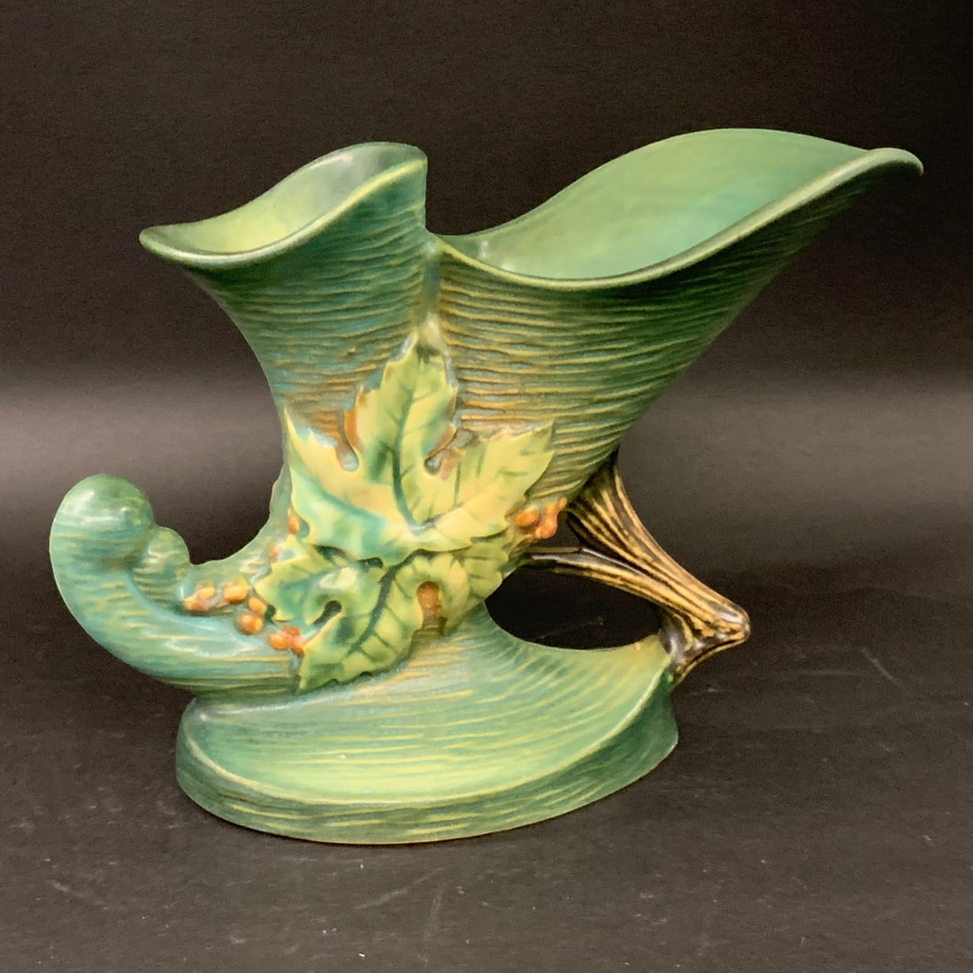 Roseville Pottery Bushberry Double Cornucopia Vase (1 of 10)