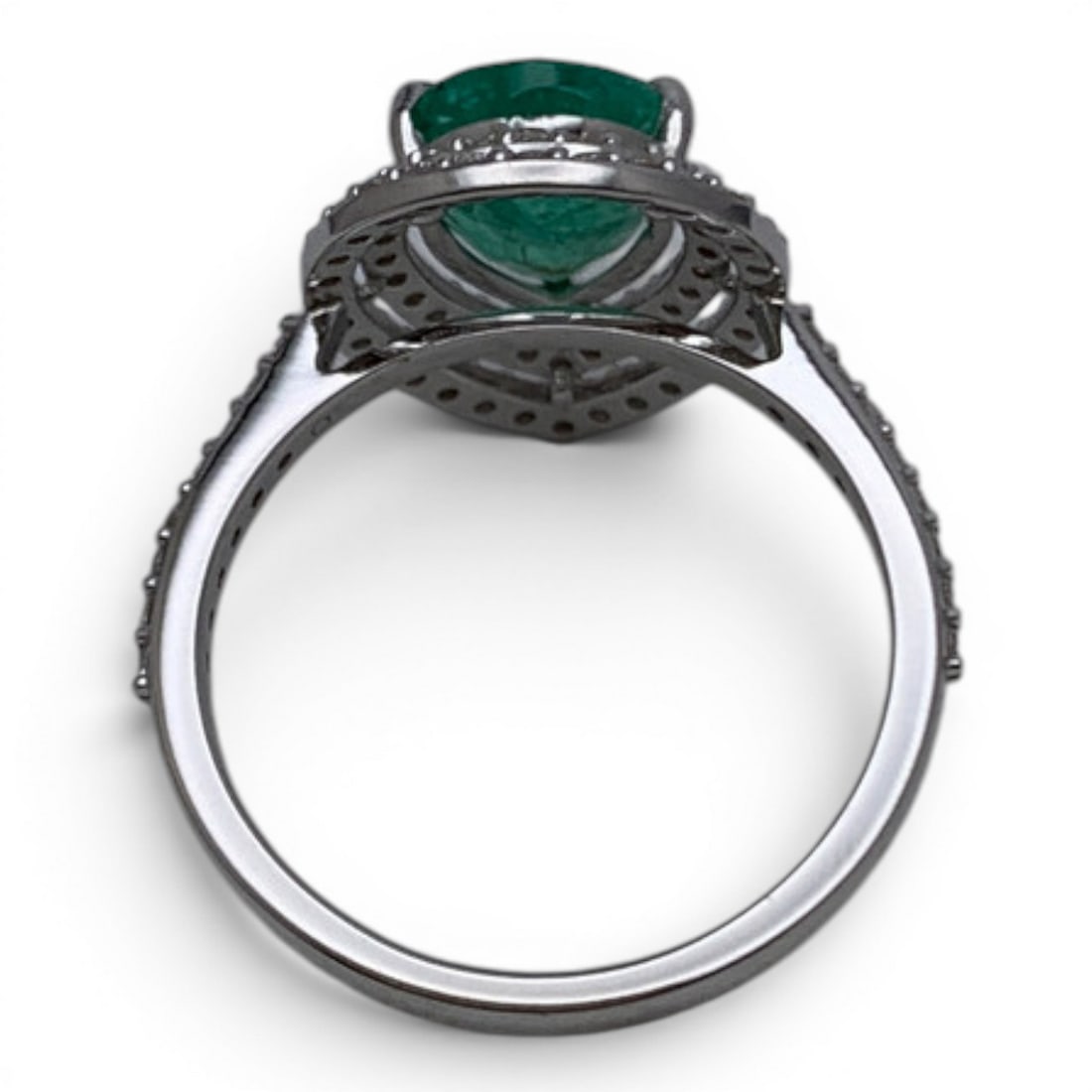18k White Gold Diamond & Emerald Ring - 4