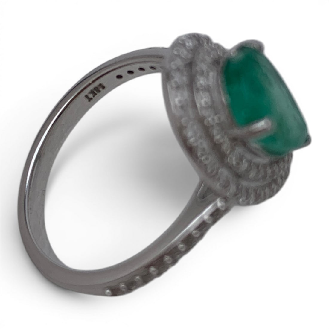 18k White Gold Diamond & Emerald Ring - 7