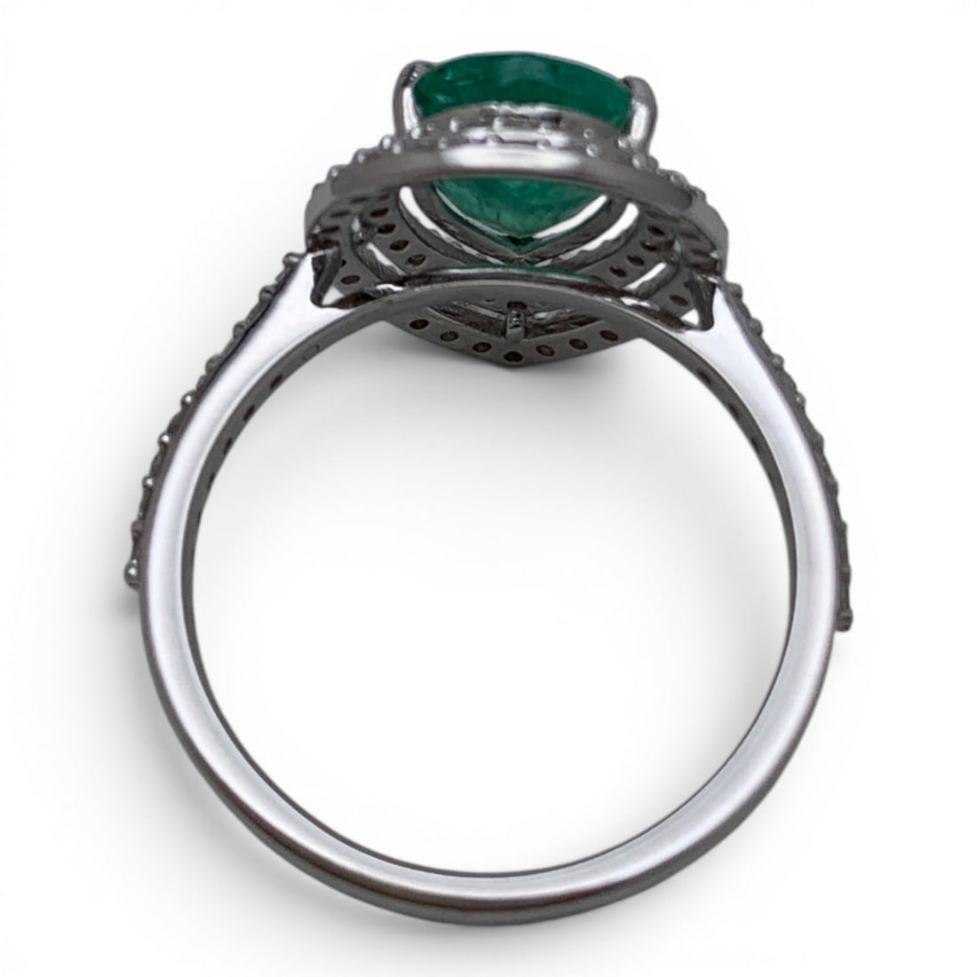18k White Gold Diamond & Emerald Ring - 8